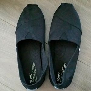 Men's Black Tom's